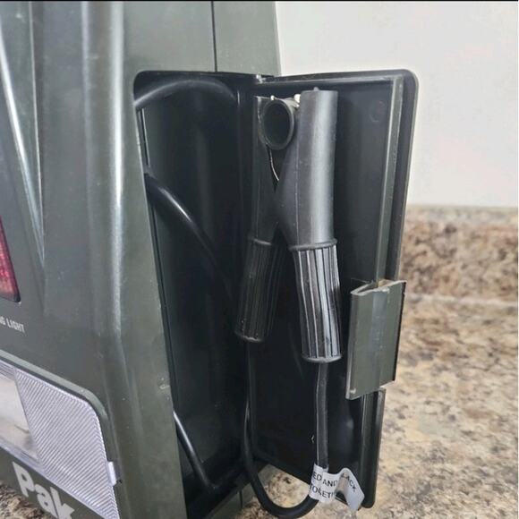 VTG 1990s Marlboro Unlimited Power Pak Booster Jumper Battery Pack w/ Cables - Picture 5 of 6